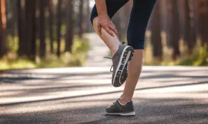 Ból łydek po bieganiu dopada wielu sportowców. Biegnąc po leśnej ścieżce, poczułem nagły dyskomfort.