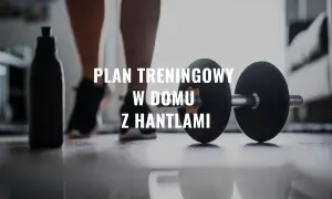 Gotowy na trening FBW w domu z hantlami? Na zdjęciu widzimy hantle, butelkę z wodą i sylwetkę osoby ćwiczącej.
