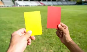 Kartki w siatkówce: Za co sędzia pokazuje żółtą, czerwoną i obie naraz?