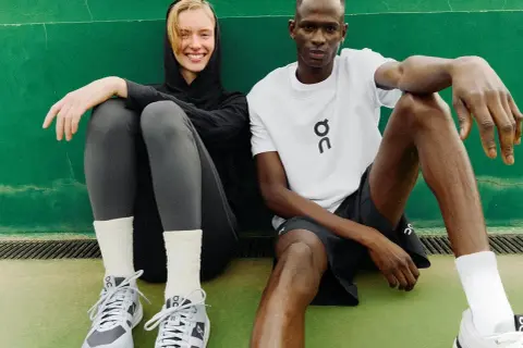 Para biegania? Zobacz, jakie skarpetki do biegania noszą sportowcy na korcie. Komfort i styl w jednym.