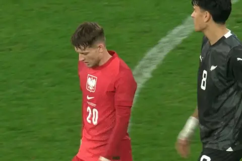 45 minut to za mało? Ile trwa połowa meczu i co ją wydłuża?