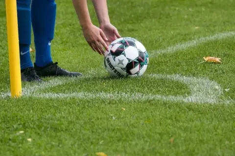 Piłka bez igły? Napompuj ją! Awaryjne triki krok po kroku