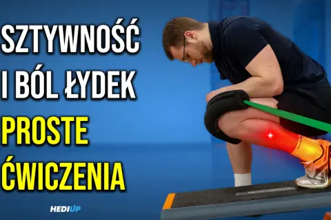 Mężczyzna wykonuje ćwiczenia na ból i sztywność łydek. Opaska rozciągająca pracuje nad mięśniem płaszczkowatym.
