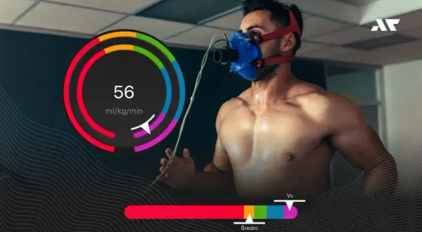 Mężczyzna w masce podczas testu wysiłkowego, mierzący VO2max. Wynik 56 ml/kg/min.
