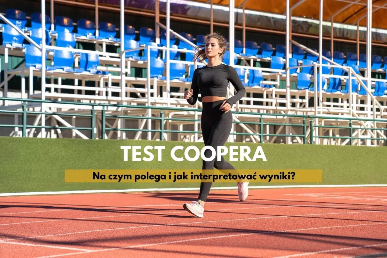 Kobieta biegnie na bieżni stadionu. Na ekranie widnieje napis "TEST COOPERA".